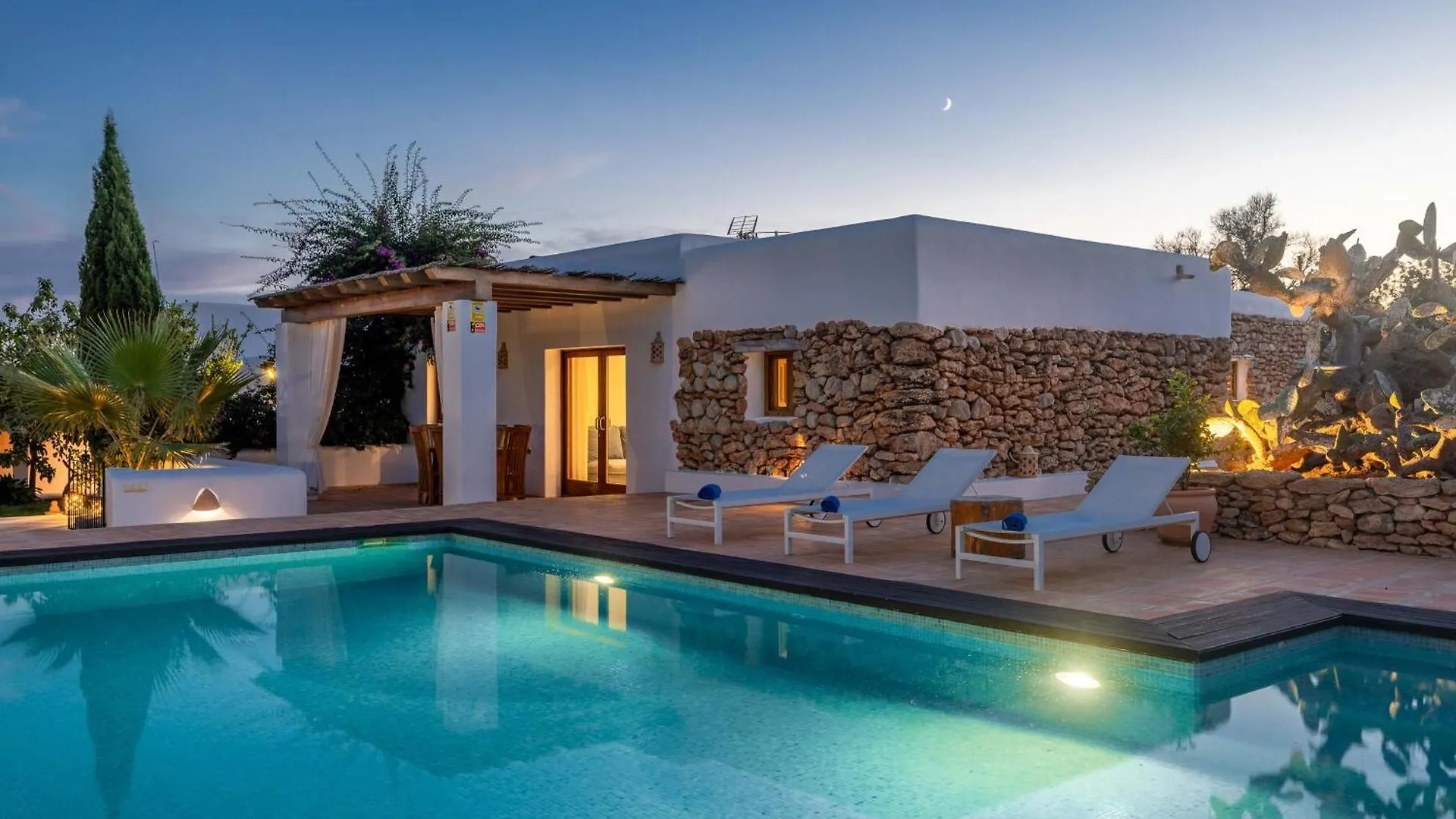 Holiday home Can White Sant Carles de Peralta