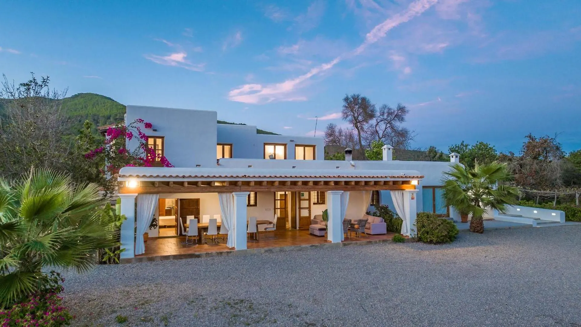 Holiday home Can White Sant Carles de Peralta