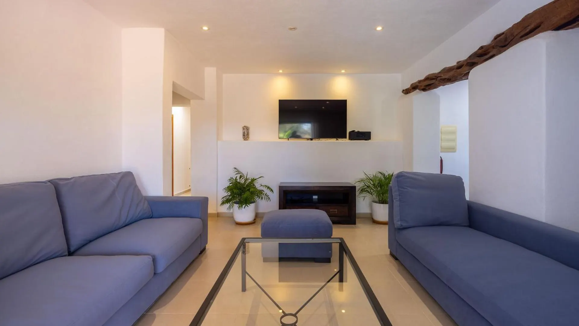 Can White Sant Carles de Peralta Holiday home