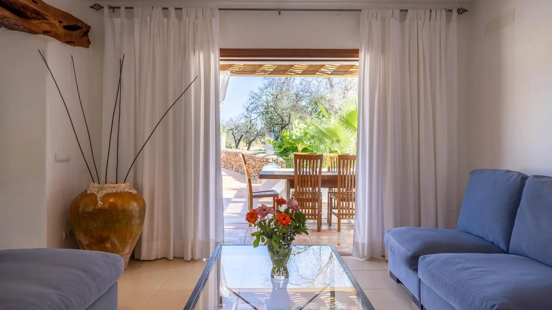 Can White Sant Carles de Peralta Holiday home