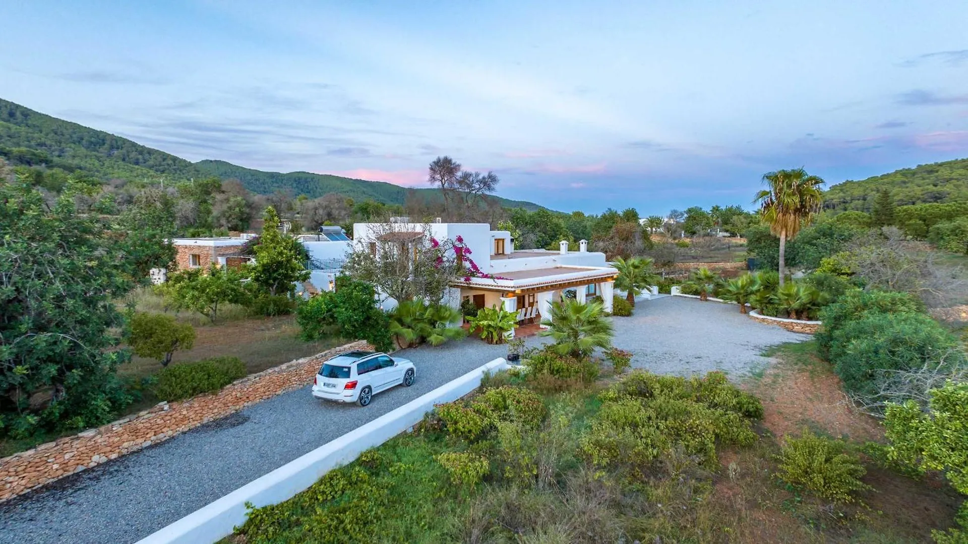 Can White Sant Carles de Peralta Holiday home