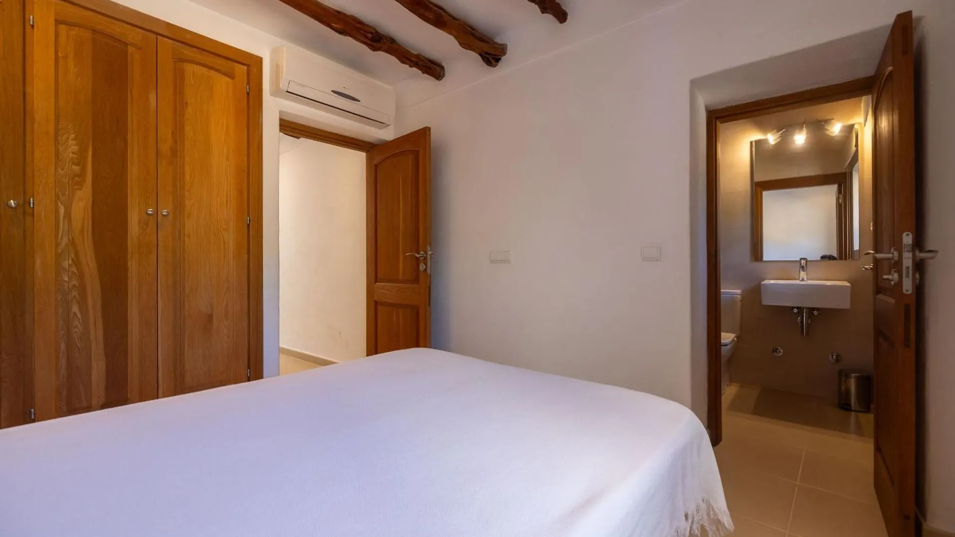 Holiday home Can White Sant Carles de Peralta