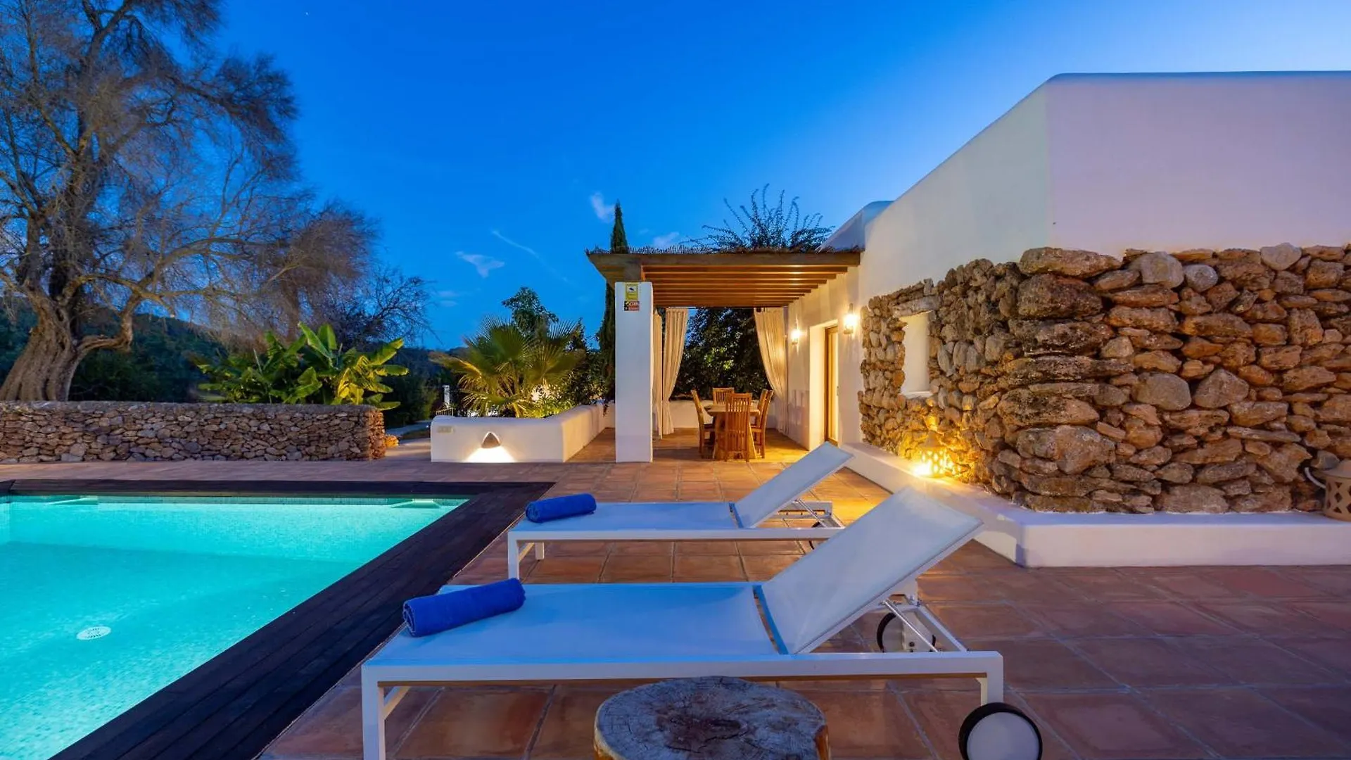Holiday home Can White Sant Carles de Peralta