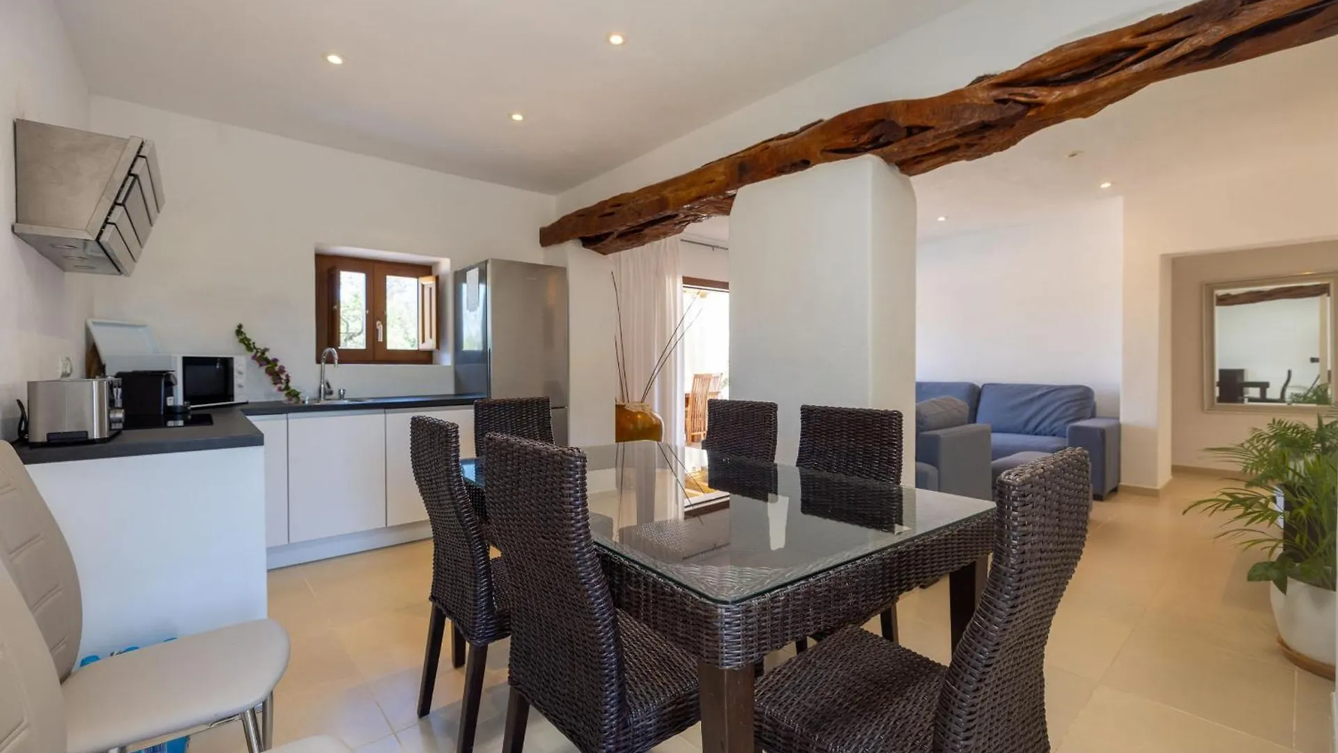 Holiday home Can White Sant Carles de Peralta